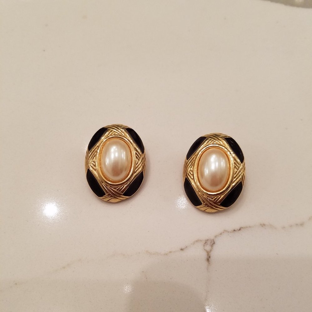 Vintage pearl and black clip goldtone earrings